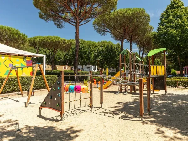 Parco giochi Roan camping hu I Pini village.