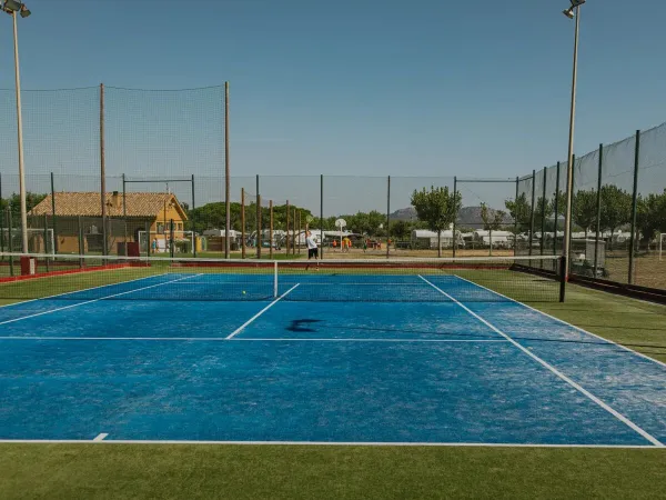 Campi da tennis al campeggio Roan Playa Brava.